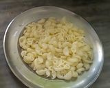 A picture of step 1 of Apple macaroni.