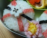 A picture of step 3 of Temari Nigiri Bento.