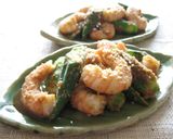 A picture of step 6 of Prawn and Okra with Sweet Sesame Sauce.