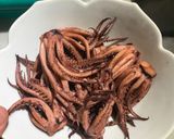 Foto del paso 2 de la receta: Calamardo en alfombra mágica(pizza integral de calamares)