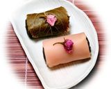 A picture of step 6 of Tokyo-style Sakura Mochi.