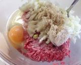 A picture of step 1 of Crispy and Fluffy Meatballs with Sweet-Sour Sauce.