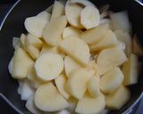 A picture of step 4 of Potato and Bacon Milk Stew.