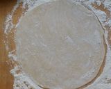 A picture of step 1 of Taisen's Mini Fruit Pies.