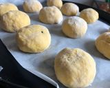 Hình bước làm 3 của món Bánh Bí Đỏ Phô Mai Nướng / Cheesy Pumpkin Mini Buns