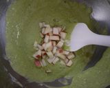 A picture of step 4 of Microwaved Komatsuna and Apple Dome Cake.