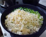 A picture of step 4 of Worcestershire-Style Sauce Veggie-Filled Egg Omelet.