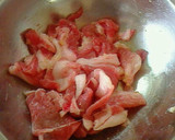 A picture of step 1 of Stamina-Boosting Pork, Chinese Chives, and Bean Sprouts Stir-fry.
