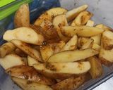Foto langkah ke 3 dari resep Potato Wedges Simple No Ribet.