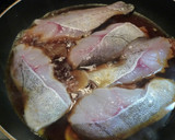 A picture of step 3 of Ume Flavored Cod Stewed in Soy Sauce.