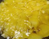 Foto del paso 3 de la receta: Tortilla de patatas con fumet de gambón