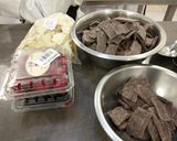 Foto del paso 1 de la receta: Bombones de chocolate rellenos de chapulín