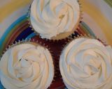 A picture of step 7 of Vanilla Cupcakes.