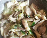 Foto del paso 3 de la receta: Tortilla de ajetes, calabacín y seta de cultivo