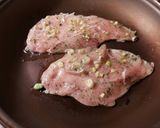 Foto del paso 14 de la receta: Bocadillo de filetes de pollo marinados, en salsa thai