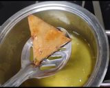 A picture of step 5 of Crispy fritters onion samosa.