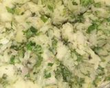 A picture of step 3 of Aloo paratha.