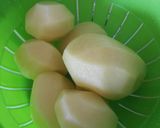 Foto del paso 1 de la receta: Huevos con patatas en adobillo