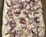 Schneller und einfacher Flammkuchen mit Schinken, Speck und Zwiebeln Rezeptschritt 3 Foto