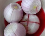 A picture of step 4 of White wine vinegar onion.