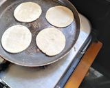 A picture of step 2 of Mini millet pizza.