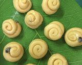 Foto langkah ke 7 dari resep Roti maryam kismis karamel.
