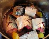 A picture of step 4 of Rich Miso-Simmered Mackerel.