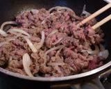 A picture of step 3 of Beef and Tomatoes Stir-Fried in Wine.