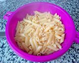 Foto del paso 5 de la receta Plumas a la boloñesa con 5 quesos al horno