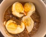 A picture of step 3 of Masala Egg.