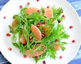 A picture of step 6 of Mizuna or Arugula & Grapefruit Salad.