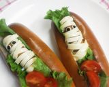 A picture of step 5 of Mummy Sausages for Halloween Bento.