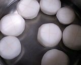 A picture of step 1 of Soft Stewed Chicken and Daikon Radish.