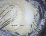 A picture of step 4 of Soft and Fluffy Cupcakes.