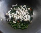 Stir Fried Shrimps with beans and hot basils / Pad Krapao Koong recipe step 4 photo