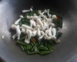 A picture of step 4 of Stir Fried Shrimps with beans and hot basils / Pad Krapao Koong.