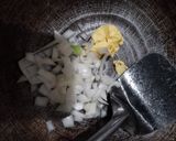 Foto langkah ke 2 dari resep Ayam Cincang Kecap.