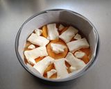A picture of step 6 of Persimmon and Cream Cheese Crumble Gateau.