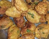 A picture of step 5 of Karhi pakore.