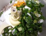 A picture of step 1 of Spring onion paratha.