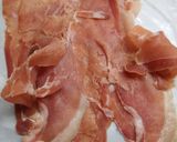 Foto del paso 2 de la receta: Bifecitos con salvia y crudo (saltimbocca)