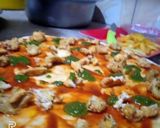 A picture of step 2 of Chicken Tikka pizza.