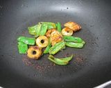 A picture of step 2 of Chikuwa and Bell Pepper Stir-Fry with Okonomiyaki Sauce.