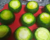 Foto del paso 3 de la receta: Zapallitos rellenos con salchichas.👩🏼🍳💯☺️