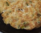 Foto del paso 2 de la receta Tortilla de ajitos tiernos con flor de sal a las pimientas