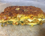 Foto del paso 5 de la receta: Tortilla de zapallitos y zanahoria rellena con queso y huevo