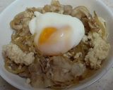 A picture of step 4 of An Economical Dish: Pork, Bean Sprouts, and Tofu Sukiyaki-don Rice Bowl.