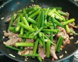 รูปขั้นตอนการทำที่ 2 ของ กึ๋นไก่ผัดดอกหอม #12