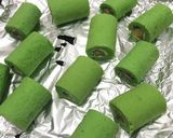 Foto langkah ke 6 dari resep Banana Roll Cake.