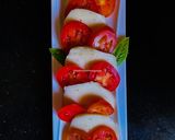 A picture of step 4 of Caprese Salad.